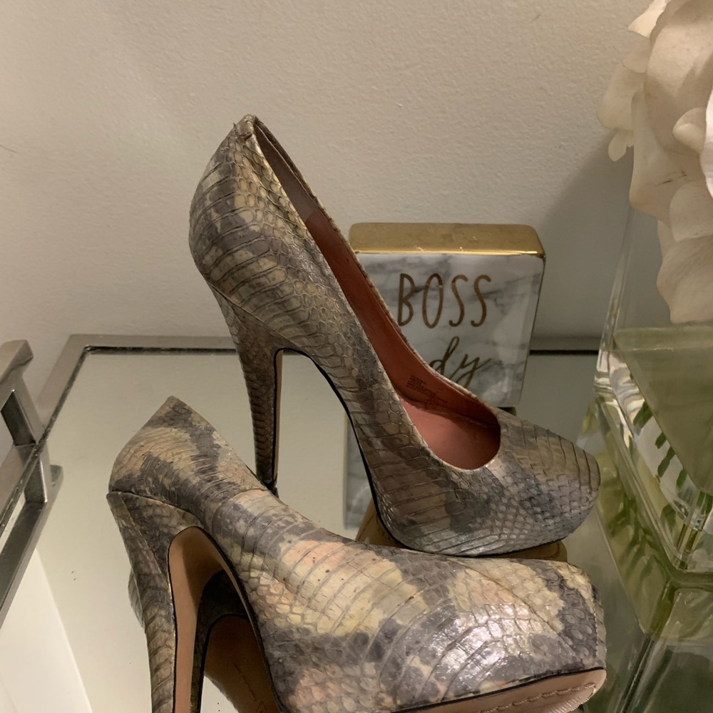 Brand new pair of Vince Camuto high heels